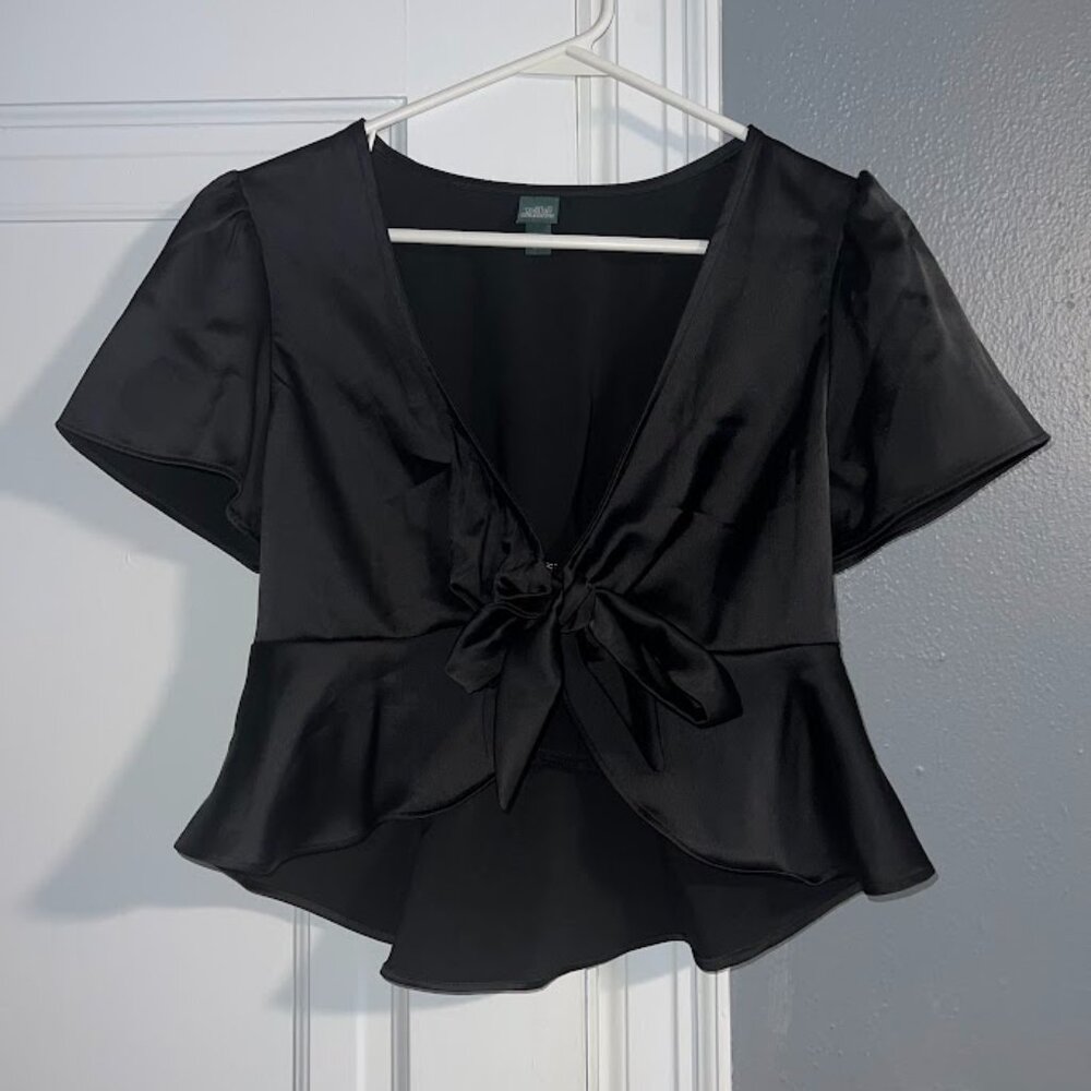 Black front button/tie